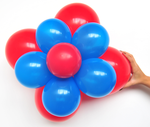 Ballonblume Blau-Rot, Blume aus Luftballons