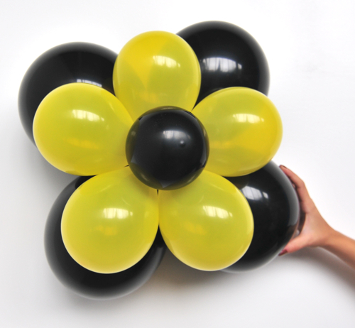 Ballonblume Schwarz-Gelb, Blume aus Luftballons