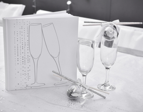 Gaestebuch-Champagner-zur-Hochzeit-Dekoration-Tischdeko