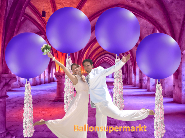 Hochzeitspaar-Foto-vor-1-Meter-grossen-Luftballons-Lavendel-Pastell