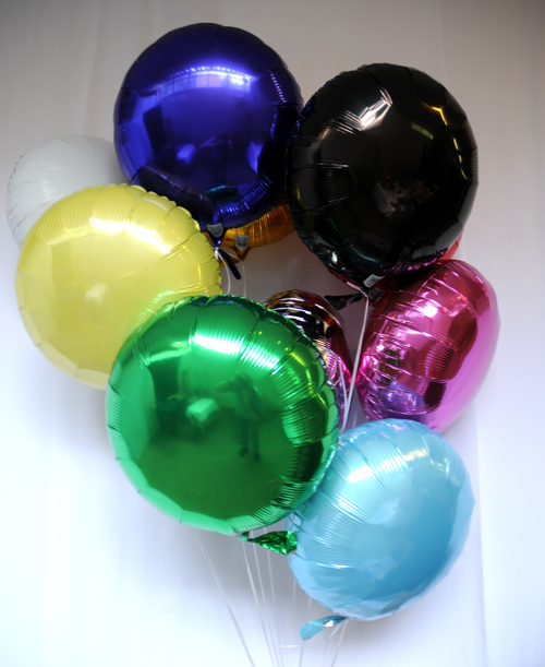 Runder-Luftballon-aus-Folie-45-cm-Gelb-in-einer-Ballontraube