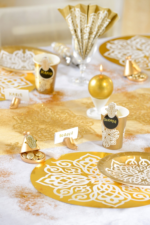 Weiße Tischkarte passend zur Partydekoration Orient Gold