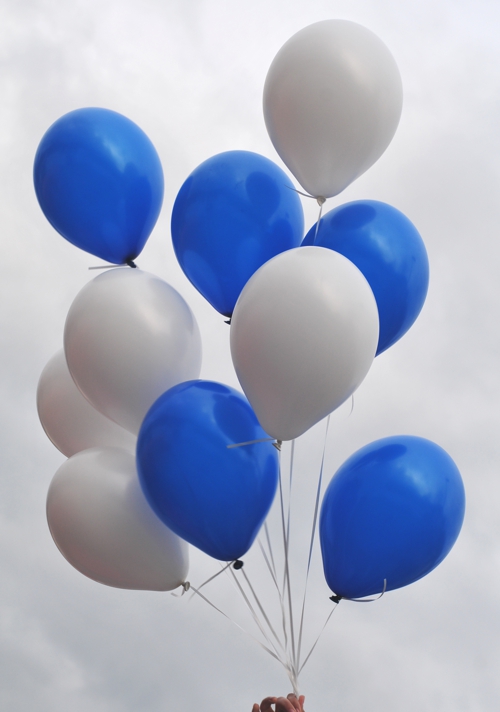 Luftballons 30 cm, Blau-Weiß, mit Helium