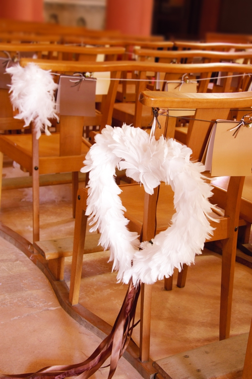 Dekoration Hochzeit, Kirche, Herz aus Federn
