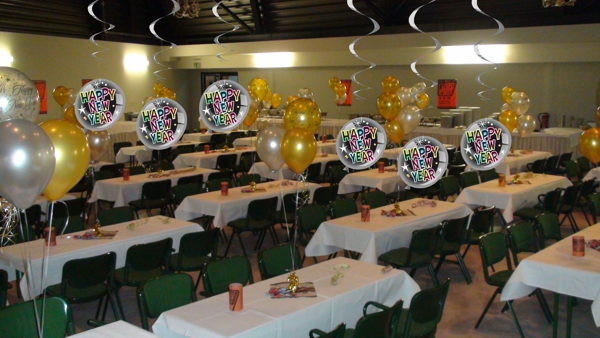 dekoration-silvester-swirls-balloons-happy-new-year-festsaaldekoration
