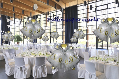 festsaal-hochzeit-dekoration-hochzeitsglocken-ballons-mit-helium