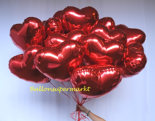 Herzluftballons aus Folie mit Helium in Rot, Luftballons zur Hochzeit steigen lassen