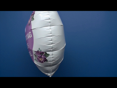 Weißer Herzluftballon aus Folie mit Helium. Zum Muttertag Alles Liebe. Geschenk für die Mama, verziert mit Herz und Blumen