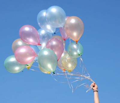Perlmutt Luftballons an rosa Ballonbändern