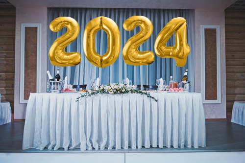 silvesterdeko-zahlen-2024-silvesterparty-gastronomie-gold