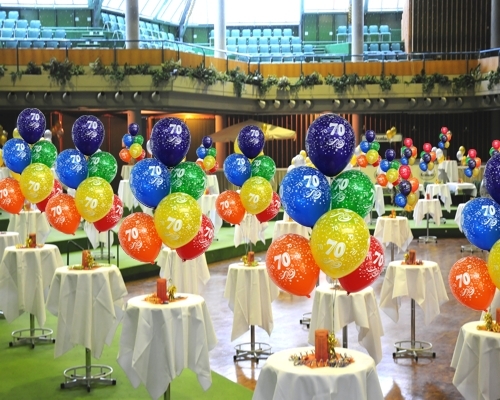 Dekoration zum 70. Geburtstag, Luftballons, Zahl 70 mit Helium