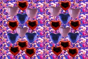 Herzballons aus Folie zur Dekoration der Hochzeit