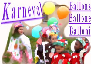 Kinder feiern Karneval mit Luftballons