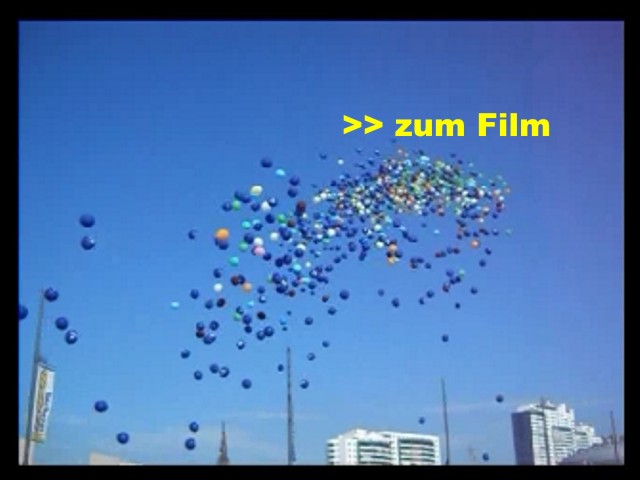 Film: Luftballons steigen mit Helium zum Kinderfest auf