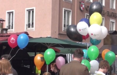 Auch große Kinder lieben Luftballons