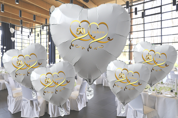 Bouquet-zur-goldenen-Hochzeit-weisse-Herzballons-mit-der-Zahl-50-goldenen-Herzen
