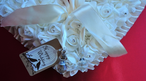 Detail-Ansicht, Herz aus Rosen in Weiß, großer Dekorations-Hänger, Hochzeitsdeko