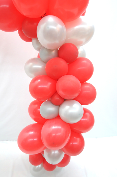 Detailansicht-2-Ballongirlande Silber Rot