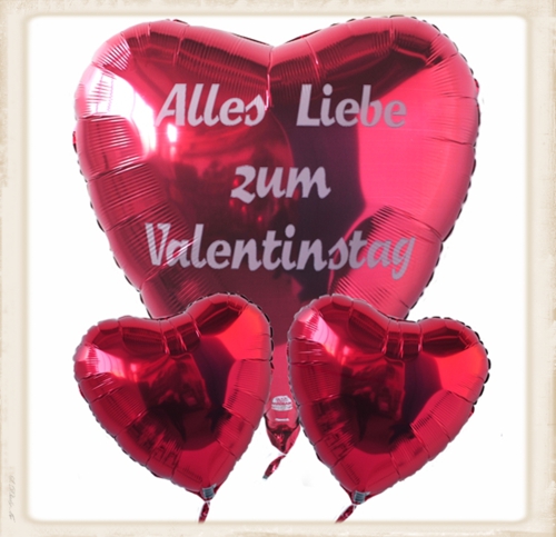 Geschenkidee und Überraschung zum Valentinstag, schwebende Heliem-Herzluftballons mit Liebesbotschaften