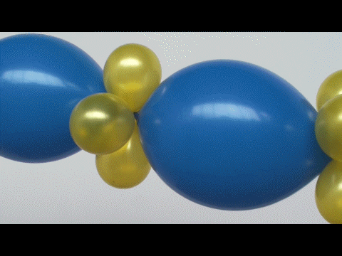 Girlande-aus-blauen-Kettenballons-goldenen-Miniballons-Ballondeko-zum-Selbermachen