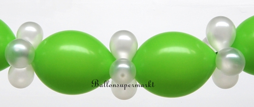 Girlande aus grünen und weißen Luftballons