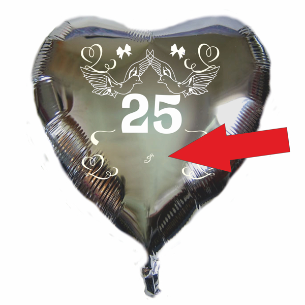 Herzluftballon-aus-Folie-zur-Silberhochzeit-mit-Namen-des-Ehepaares