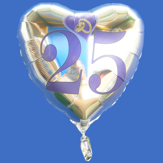 Herzluftballon-aus-Folie-zur-Silbernen-Hochzeit-mit-Helium-Ballongas-Trauringe-im-Herz