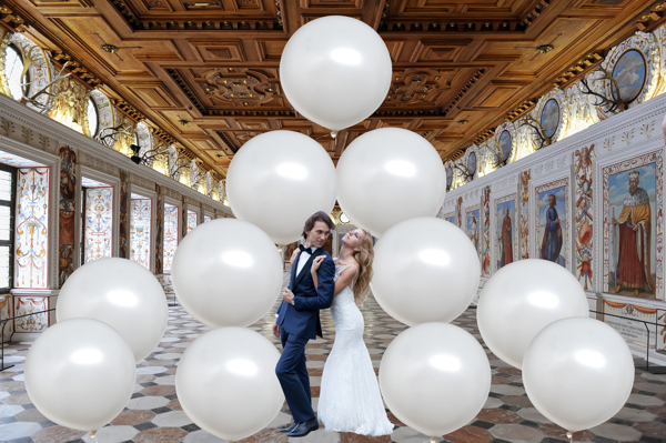 Hochzeit-mit-grossen-Luftballons-aus-Latex