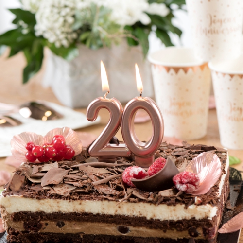 Kerze-Rosegold-Metallic-Zahl-20-Kerze-zum-20.-Geburtstag-Jubilaeum-Tischdekoration-Dekobeispiel