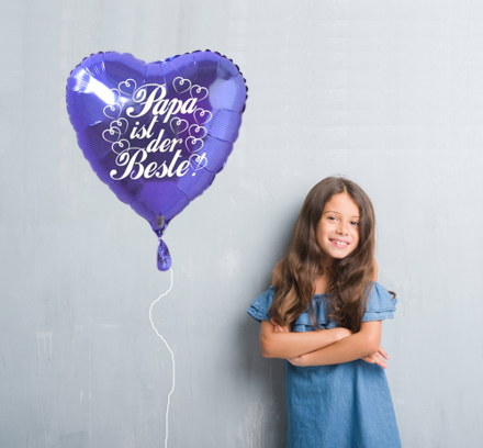 Maedchen-mit-Luftballon-zum-Vatertag