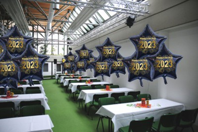 Silvesterdeko 2023 Ballons Helium Set, 100 Sternballons aus Folie, Komplett-Set mit Helium Ballongas