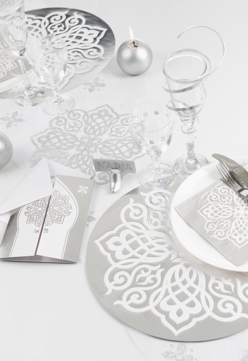 Tischdekoration-Orient-Silber-1001-Nacht.mit-Tischkartenhalter-Silberschuhe