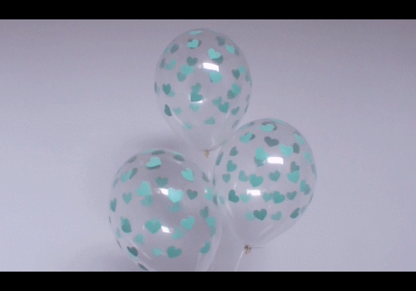 Transparente-Luftballons-mit-Herzen-in-Mintgruen