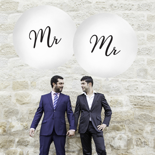 Weisse-Riesenballons-zur-Hochzeit-von-Mr.-and-Mr.