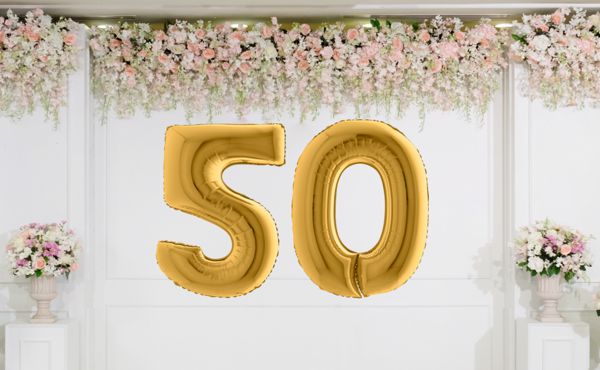 Zahlendeko-50-in-Gold-zur-Goldenen-Hochzeit