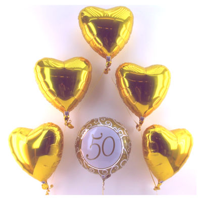 Dekoration zur Goldenen Hochzeit, Bouquet 1, goldene Herzluftballons und ein Rundballon mit der Zahl 50, alle Folienballons mit Ballongas