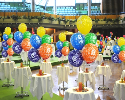 Dekoration: Luftballons mit Helium zum 18. Geburtstag