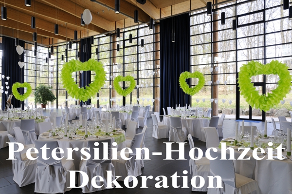 Dekoration Petersilien-Hochzeit, Herzen aus Federn in Grün