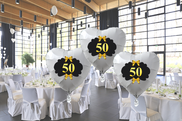 goldene-hochzeit-mit-weissen-herzluftballons-50-mit-hochzeitsschleifen