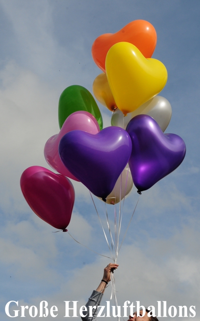 Große Herzluftballons, 45er, bunt, mit Helium Ballongas schwebend Große Herzluftballons, 45er, bunt, mit Helium Ballongas schwebend