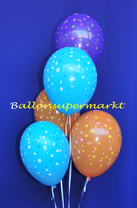 Luftballons mit Punkten, mit Ballongas schwebend