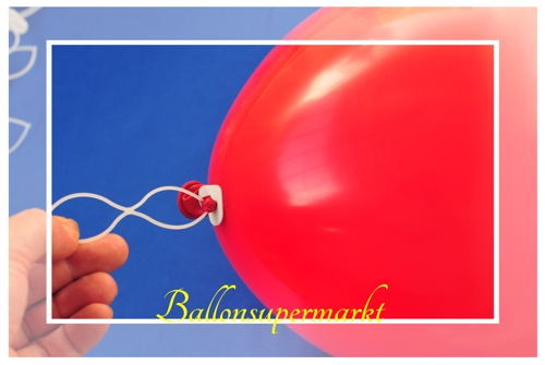 Mit dem Herz-Ballonverschluss verschlossener Luftballon, Fix verschlossen, Fix dekoriert Mit dem Herz-Ballonverschluss verschlossener Luftballon, Fix verschlossen, Fix dekoriert