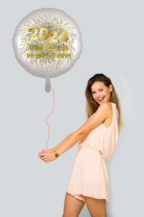 partydekoration-silvester-luftballon-2024-viel-glueck-im-neuen-jahr-satin-de-luxe-45cm-weiss