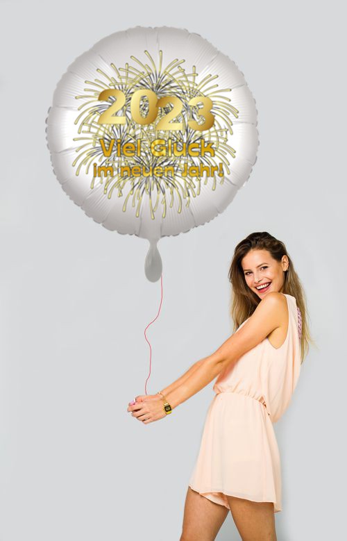 partydekoration-silvester-luftballon-2023-viel-glueck-im-neuen-jahr-satin-de-luxe-70cm-weiss
