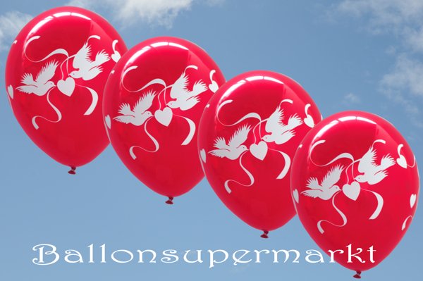 rubinrote-Luftballons-zur-Hochzeit-mit-Hochzeitstauben-in-Weiss