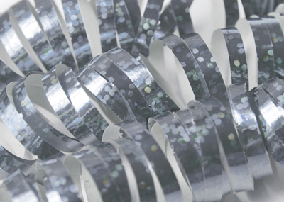 Luftschlangen Silber-Metallic mit holografischen Effekten