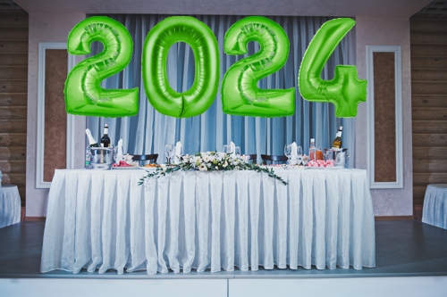 silvesterdeko-zahlen-2024-silvesterparty-gastronomie-guene-Zahlen-Luftballons