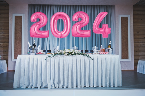 silvesterdeko-zahlen-2024-silvesterparty-gastronomie-pink