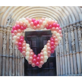 Großes Luftballon-Herz zur Hochzeit