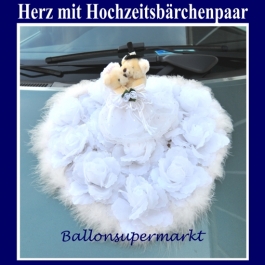 grosses-herz-mit-hochzeitsbärchenpaar-auf-rosen-autodekoration-hochzeit